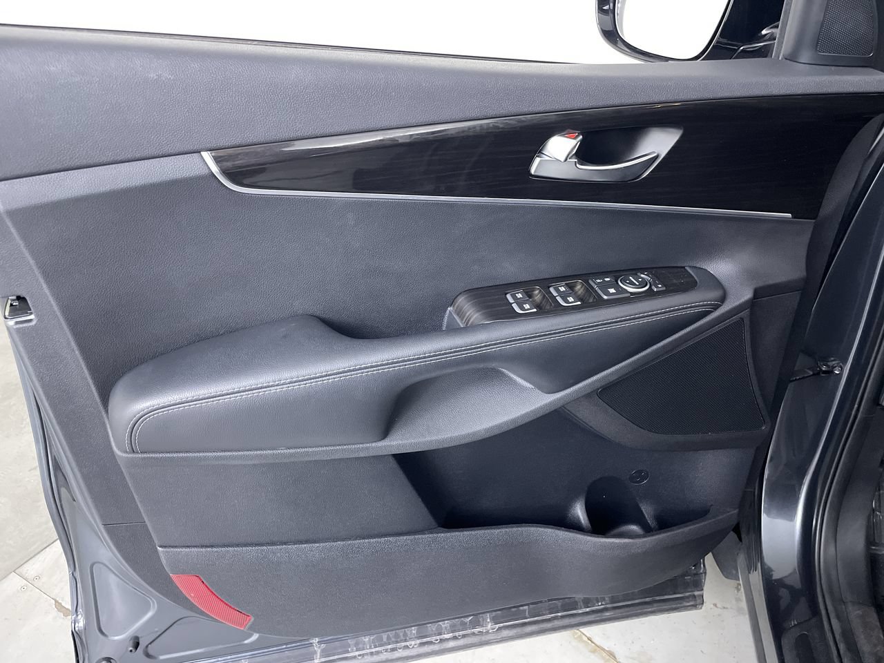 Used 2020 Kia Sorento LX AWD/4WD image 11