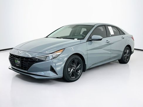 Used 2022 Hyundai Elantra SEL FWD image 3