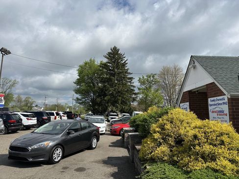 Used 2016 Ford Focus SE image 1