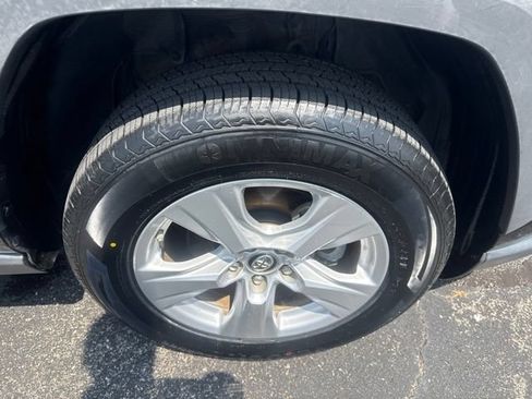 Used 2019 Toyota RAV4 XLE w/ Convenience Package FWD image 13