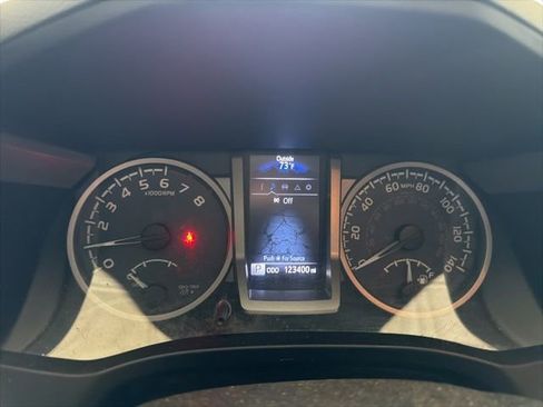 Used 2017 Toyota Tacoma SR5 image 18