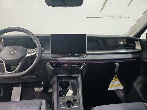 New 2026 Volkswagen Tiguan SE AWD/4WD image 17