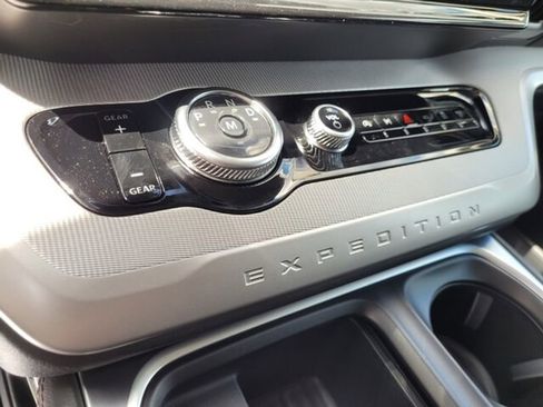 New 2025 Ford Expedition Active image 19
