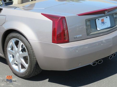Used 2004 Cadillac XLR RWD image 13