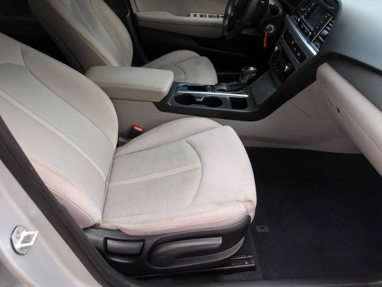 Used 2015 Hyundai Sonata SE w/ Option Group 02 FWD image 7