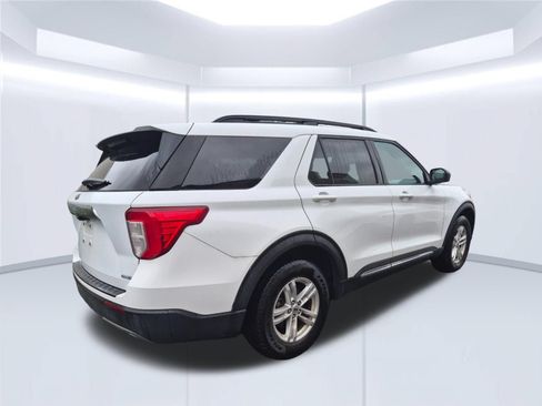 Used 2020 Ford Explorer XLT w/ Equipment Group 202A AWD/4WD image 3