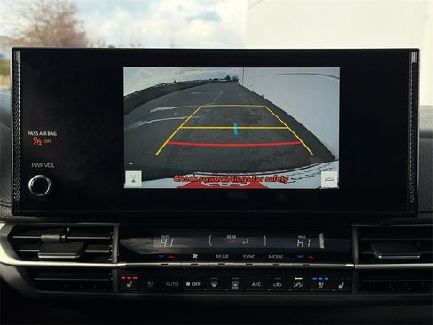 Certified 2025 Toyota Sienna Limited image 20