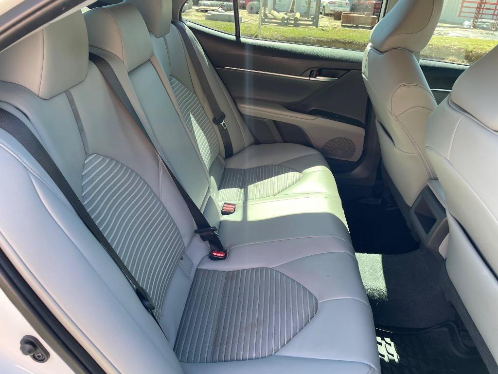 Used 2020 Toyota Camry SE FWD image 17