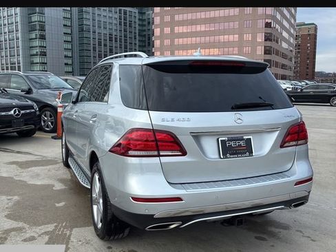 Used 2019 Mercedes-Benz GLE 400 4MATIC image 4