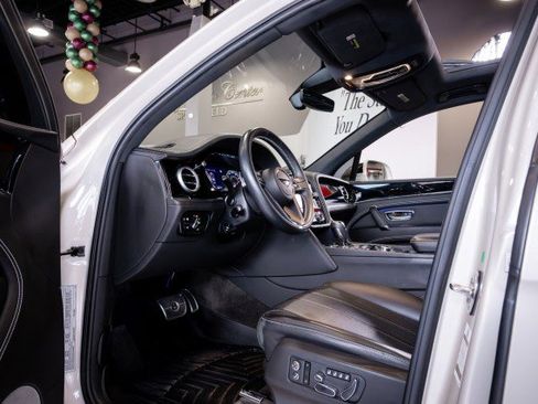 Used 2018 Bentley Bentayga image 15