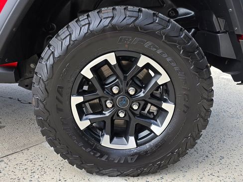 Used 2025 Jeep Wrangler Unlimited Rubicon 4xe w/ Convenience Group AWD/4WD image 17