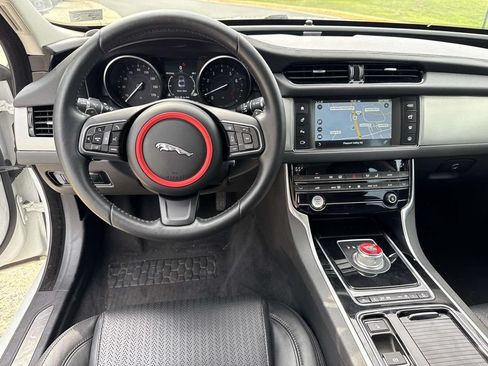 Used 2016 Jaguar XF Prestige AWD/4WD image 31