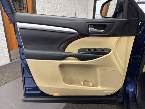 Used 2015 Toyota Highlander XLE image 37
