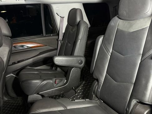 Used 2015 Cadillac Escalade Luxury AWD/4WD image 19