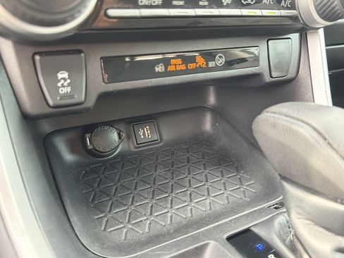 Used 2023 Toyota RAV4 LE FWD image 38