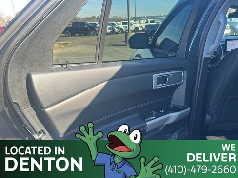 Used 2023 Ford Explorer XLT image 14