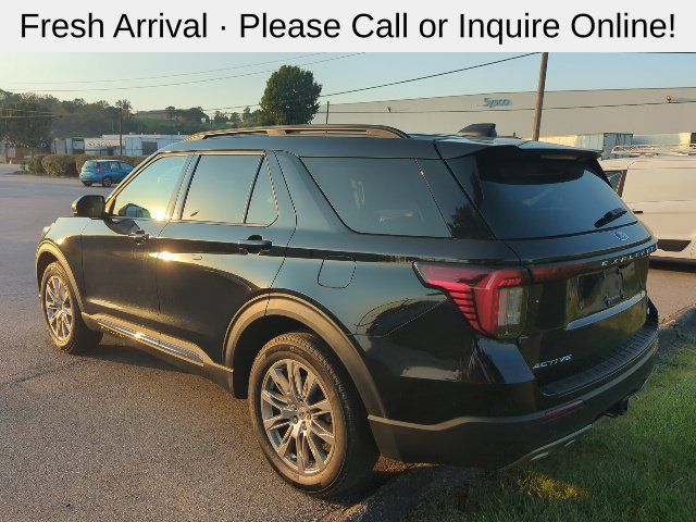 Used 2025 Ford Explorer Active w/ Active Comfort Package AWD/4WD image 3