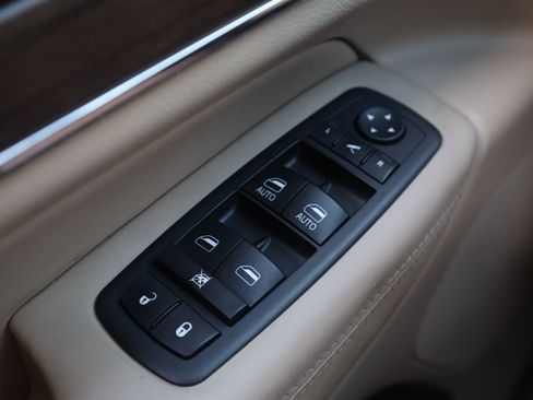 Used 2014 Jeep Grand Cherokee Overland AWD/4WD image 20