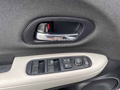 Used 2022 Honda HR-V LX image 16