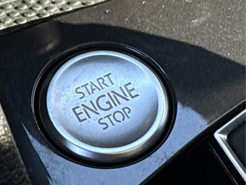 Used 2021 Volkswagen Tiguan SE R-Line image 22