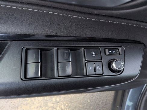 Certified 2022 Toyota Venza LE image 15