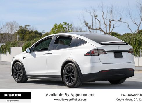 Used 2022 Tesla Model X image 3