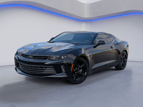 Used 2017 Chevrolet Camaro LT w/ Technology Package RWD image 2