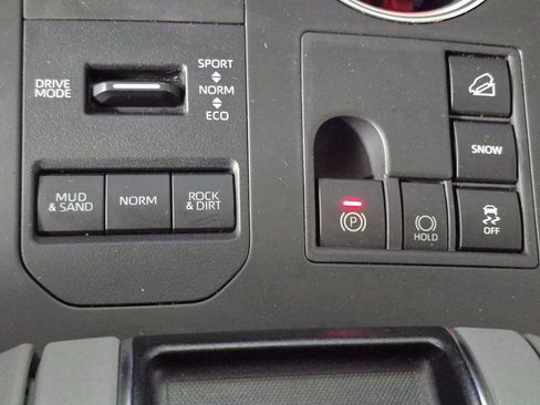 Certified 2024 Toyota Highlander XLE image 16