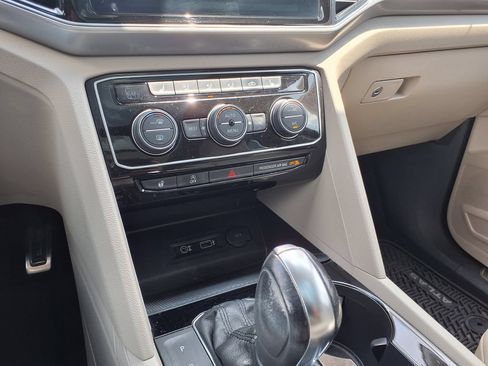Used 2019 Volkswagen Atlas SEL R-Line FWD image 32