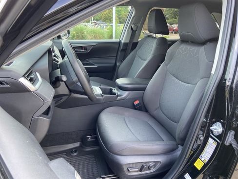 Used 2024 Toyota RAV4 XLE AWD/4WD image 18