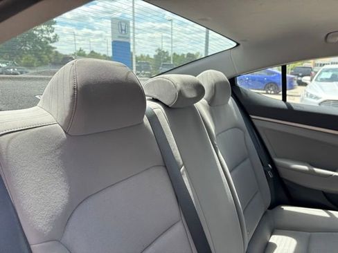 Used 2017 Hyundai Elantra SE w/ Cargo Package FWD image 23