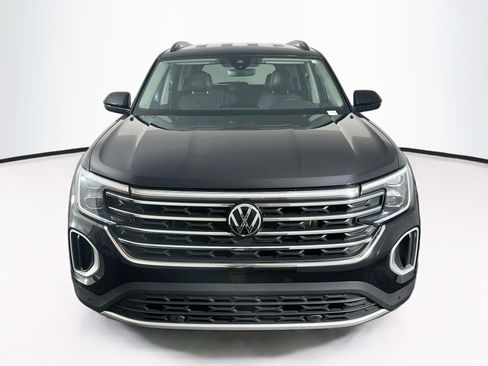 Used 2025 Volkswagen Atlas SE AWD/4WD image 2