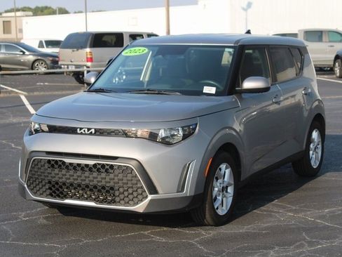 Used 2023 Kia Soul S image 2