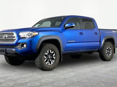 Used 2017 Toyota Tacoma TRD Off-Road w/ Premium & Technology Package AWD/4WD image 1