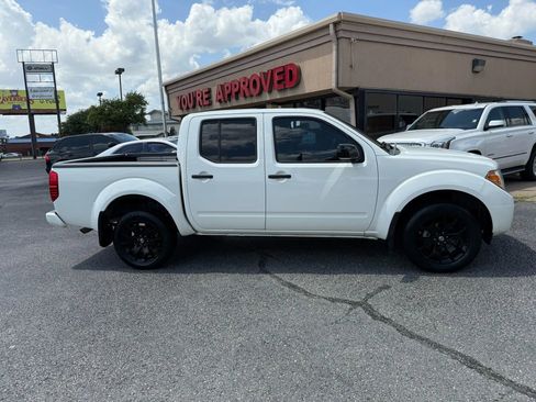 Used 2019 Nissan Frontier SV w/ Value Truck Package image 4