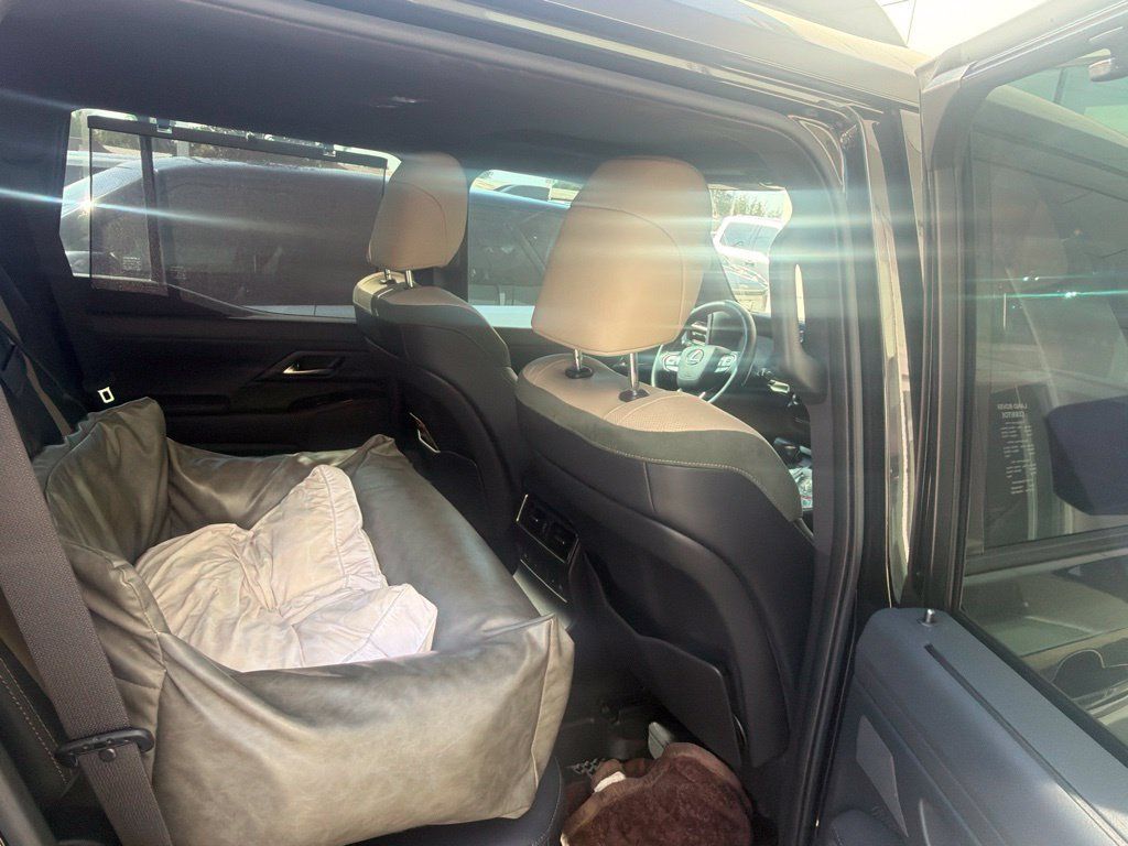 Used 2024 Lexus GX 550 AWD/4WD image 9