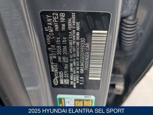 Certified 2025 Hyundai Elantra Sport FWD image 32