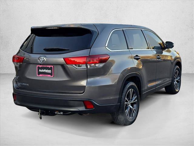 Used 2018 Toyota Highlander LE FWD image 5