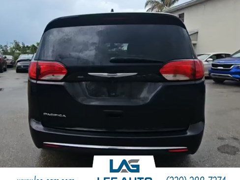 Used 2019 Chrysler Pacifica Touring-L FWD image 4