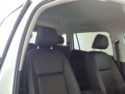 Used 2024 Volkswagen Tiguan SE AWD/4WD image 21