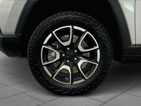 Used 2024 Jeep Compass Trailhawk image 9