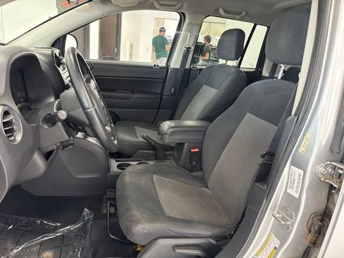 Used 2011 Jeep Compass Latitude AWD/4WD image 15