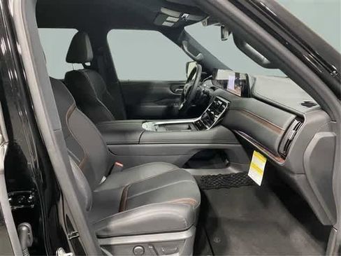 New 2025 Nissan Armada SL w/ Captain's Chari Seat Package image 20