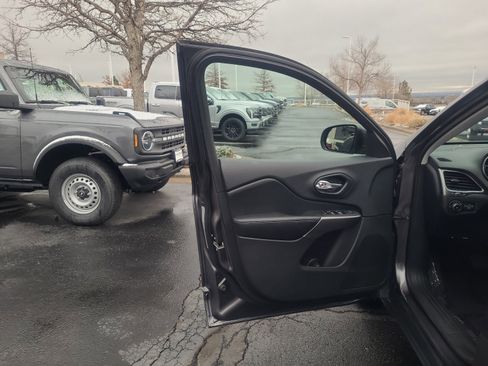 Used 2019 Jeep Cherokee Latitude Plus image 13