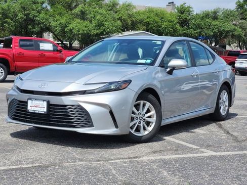 Used 2025 Toyota Camry LE image 1