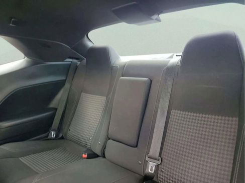 Used 2019 Dodge Challenger SXT image 7