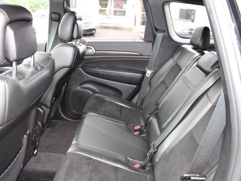 Used 2018 Jeep Grand Cherokee Altitude AWD/4WD image 19