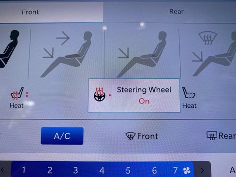 Used 2024 Chrysler Pacifica Touring-L FWD image 19