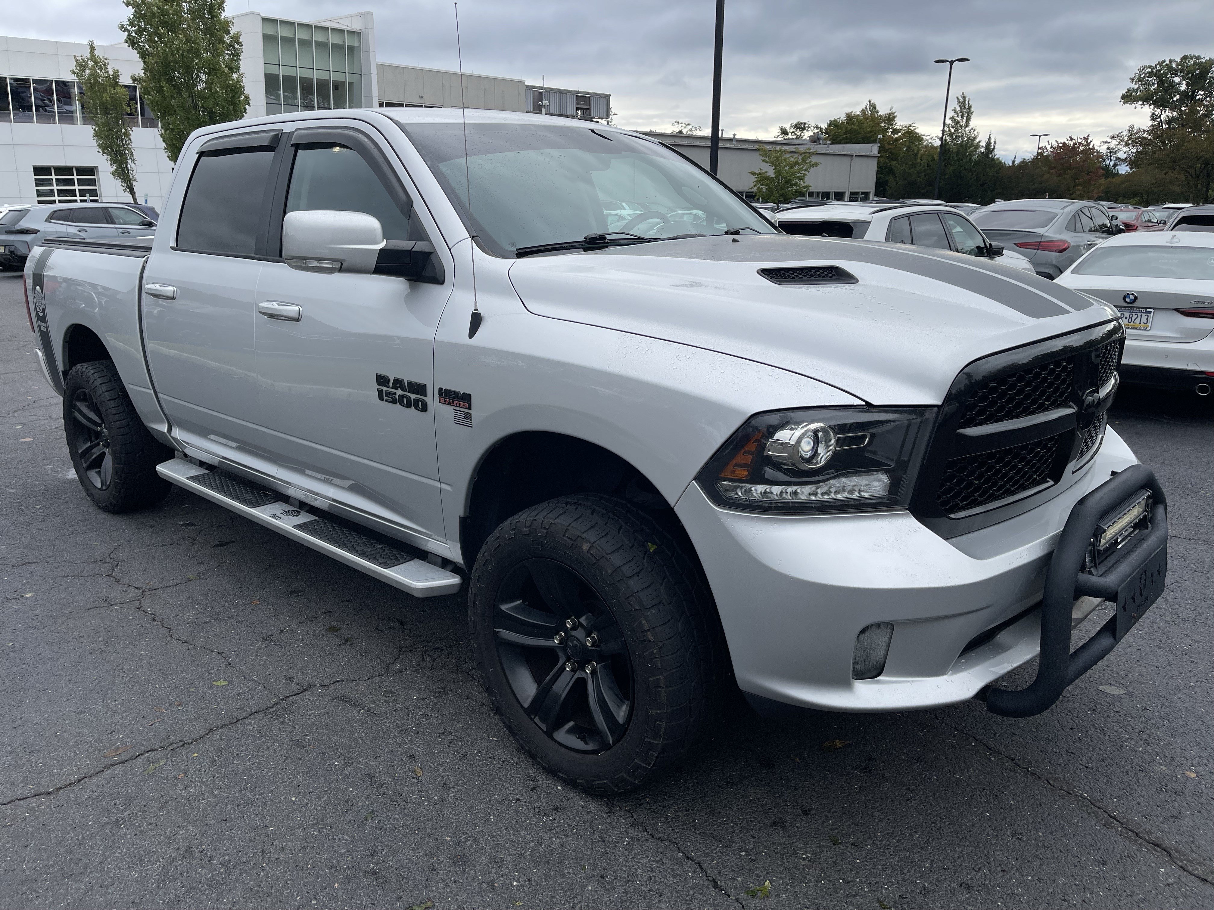 Used 2017 RAM 1500 Sport w/ Quick Order Package 26Q Night AWD/4WD image 3