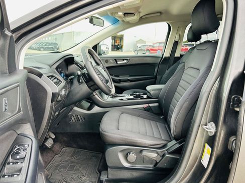 Used 2016 Ford Edge SE FWD image 3